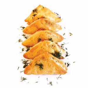 Τρίγωνο Σπανακοτυροπιτάκι, Συσκευασία: 8kg 45g, ΣΥΣΤΑΤΙΚΑ: Σπανάκι, μυζήθρα, φέτα, κρεμμύδι, πράσο.