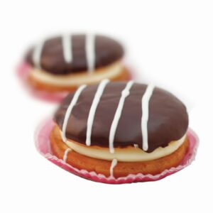 Κώκ, Συσκευασία: 12τμχ 155g, ΣΥΣΤΑΤΙΚΑ: Zυμάρι: μπισκότο κωκ, αλεύρι σίτου, αυγό παστεριωμένο, ζάχαρη, Kρέμα: κρέμα ζαχαροπλαστικής, κρέμα γάλακτος, λικέρ αμαρέτο.