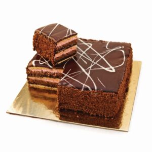 Dama, Συσκευασία: 1τμχ 2kg, ΣΥΣΤΑTIKA: Mίγμα παντεσπάνι, μαρμελάδα φράουλα, σοκολάτα γκανάζ, σκαλιέτα σοκολάτας.